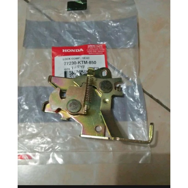 Kunci Mekanik Engsel Jok HONDA SUPRA X 125 ASLI AHM
