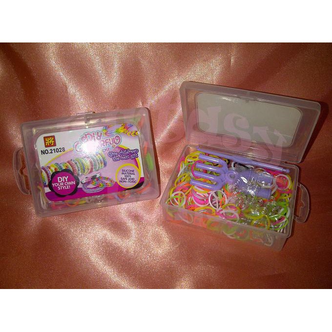 

Grosir Kotak Loom Band Bands DIY Karet Rubber Rainbow Warna Color Colour Colorful Kerajinan Gelang