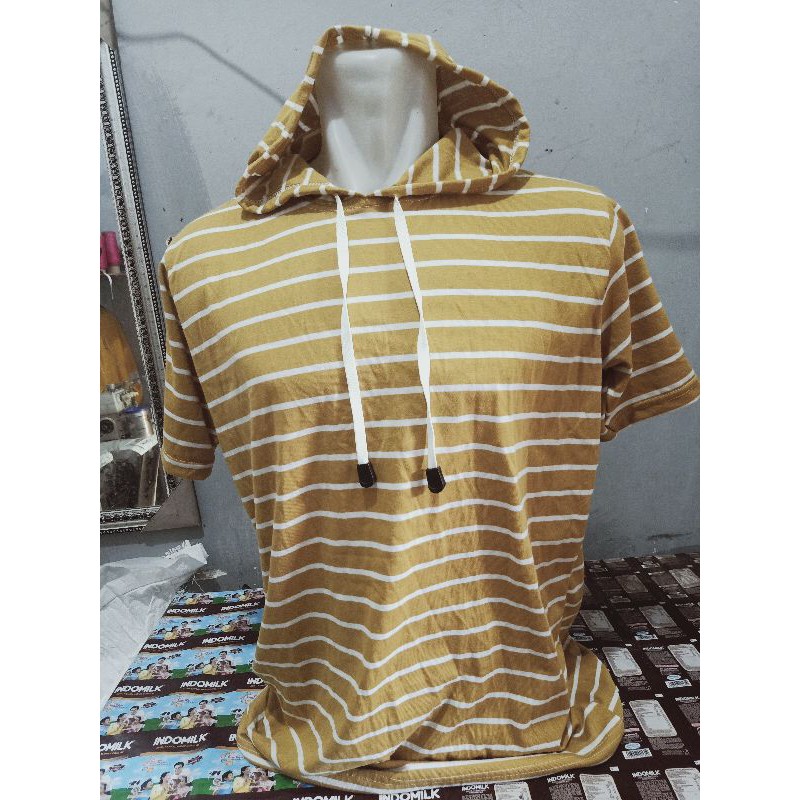 kaos hoodie kuning putih kecil