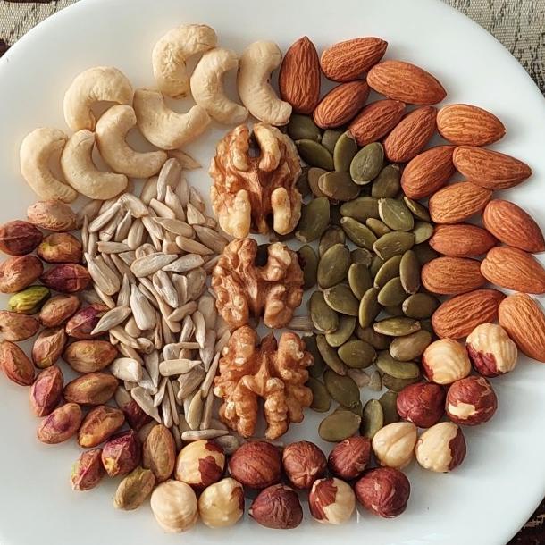 

roasted mixed nuts 650 gr