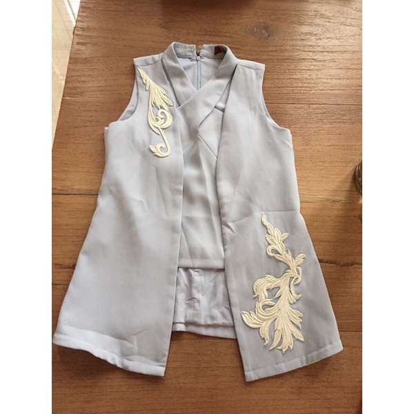 SALE....PRELOVED VIVORIE SIZE M BAJU WANTA TANPA LENGAN BORDIR.