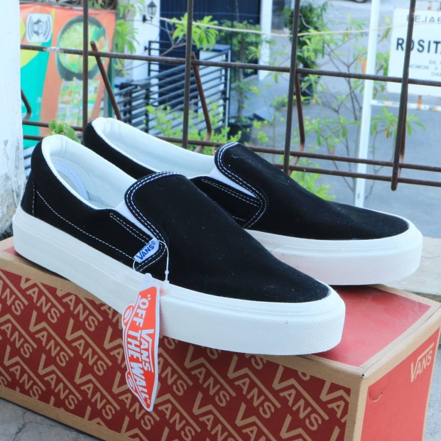 SABA SLIP ON VINTAGE BLACK WHITE