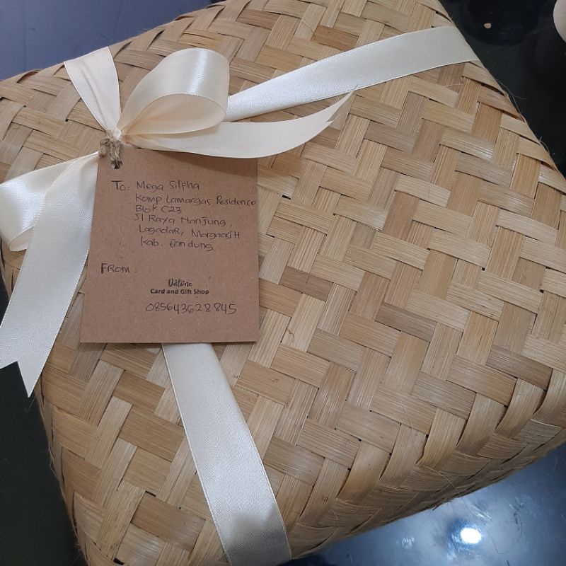 

Besek Bambu + pita/ tali rami