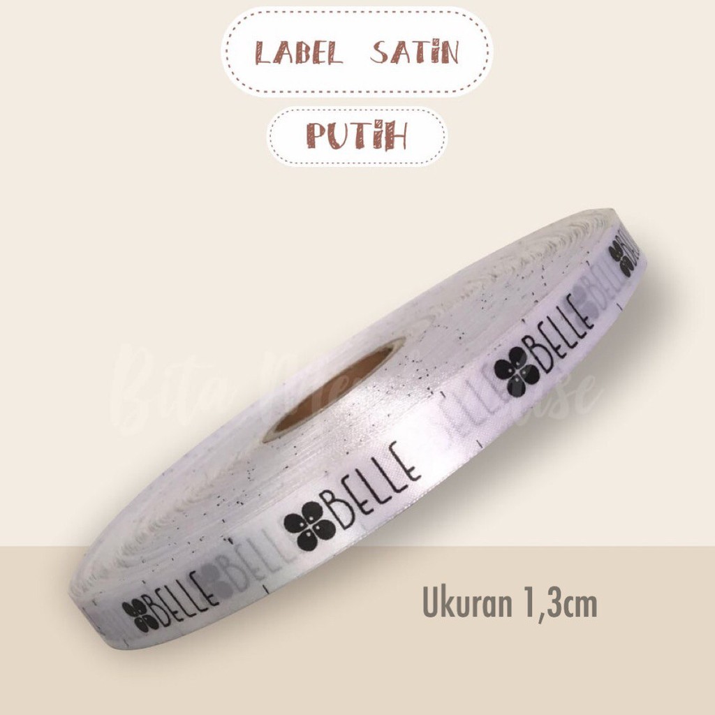 

Label Satin Putih Panjang 200 Meter Label Baju Label Hijab Label Katun Label Masker Label Merk Harga Murah Free Design