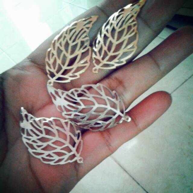 

Plat daun tipis