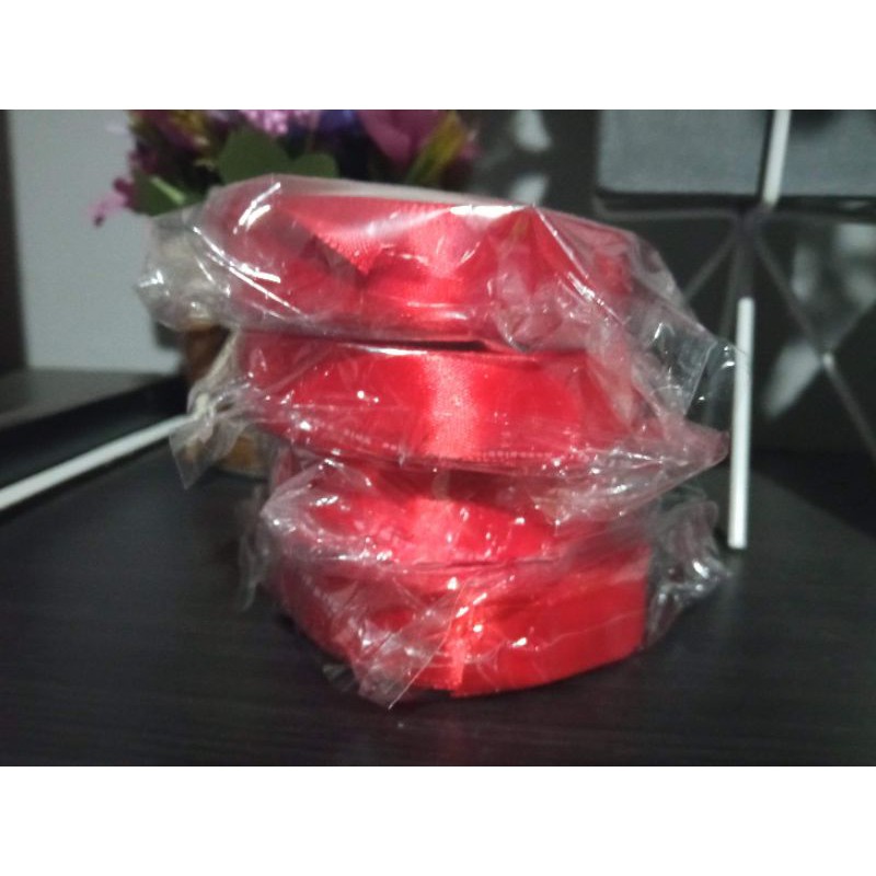 

pita satin merah 2cm