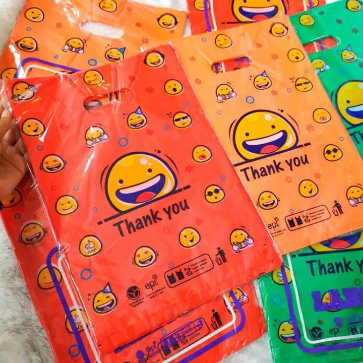 Plastik Packing smile uk 15/kresek HD PLONG SMILE 15x23 / kantong plastik olshop / kresek smile / oval smile 15 / Kresek Olshop smile/kresek smile / oval smile 15/Kantong Kresek HD Oval / Plong Smile ‘15