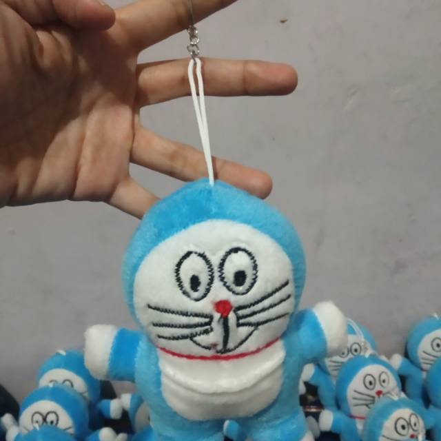 Boneka gantungan Doraemon