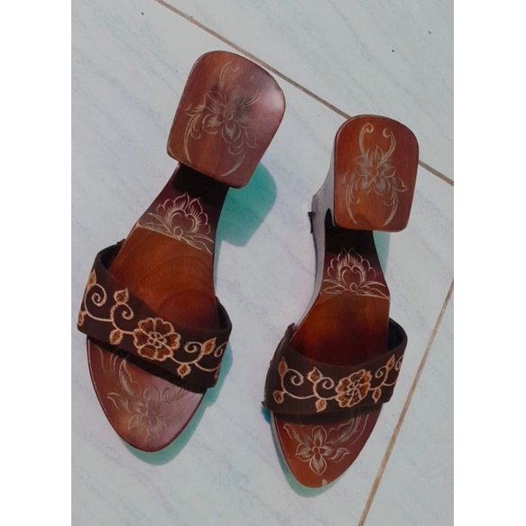sendal preloved,sendal murah,sendal kayu.sendal wanita