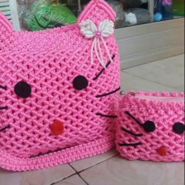 Tas anak dari tali kur bahannya awet ya bundz biar anak gak selalu gonta ganti tas