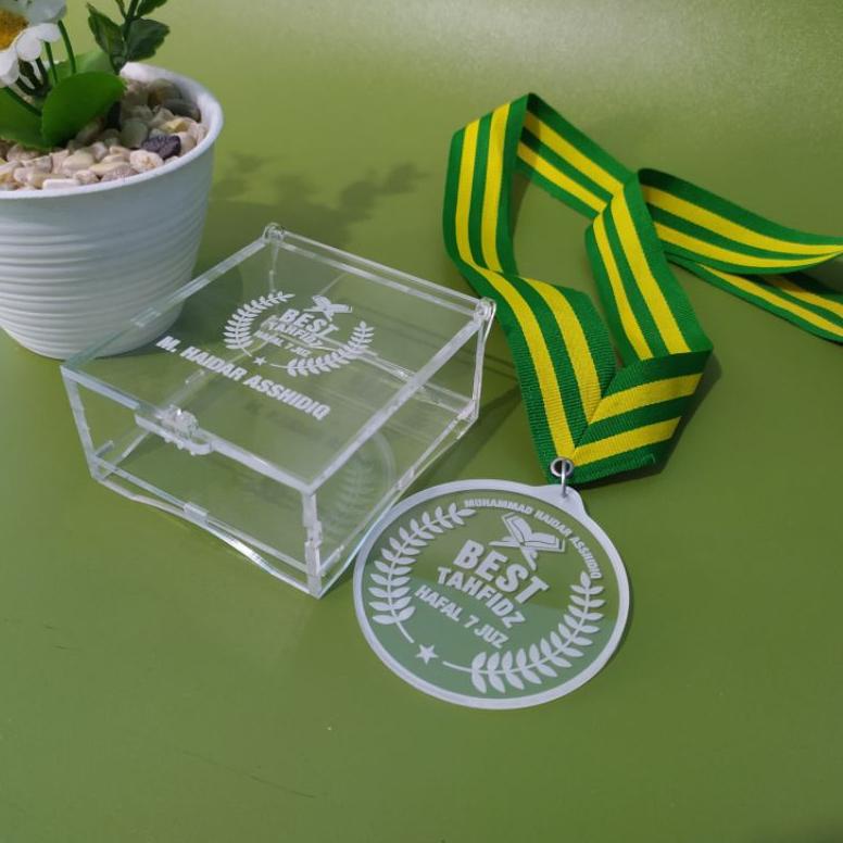 

Promo Medali Best Boyfriend / Akrilik Grafir Custom / Medali Best Tahfidz / Ekslusif Packing Box