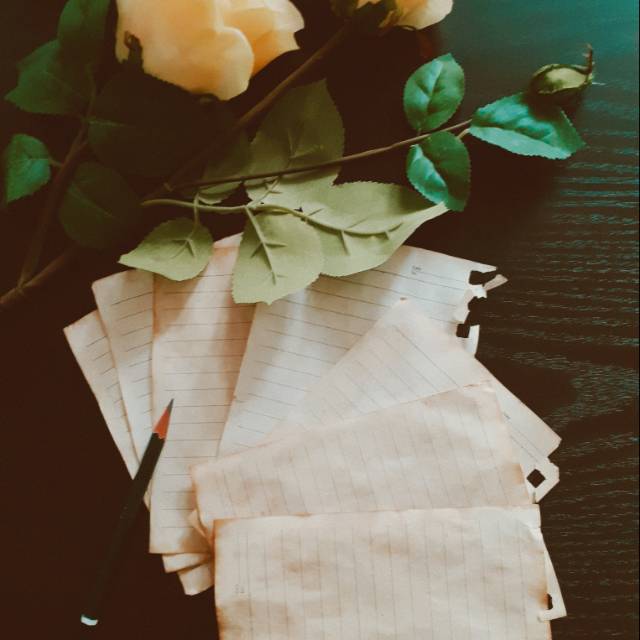 Kertas jaman dulu warna coklat