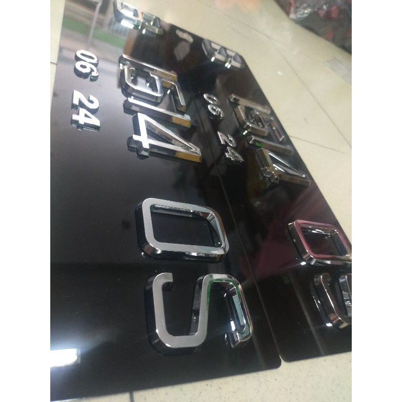 Plat Mobil Timbul Petak Chrome/Set- 3D