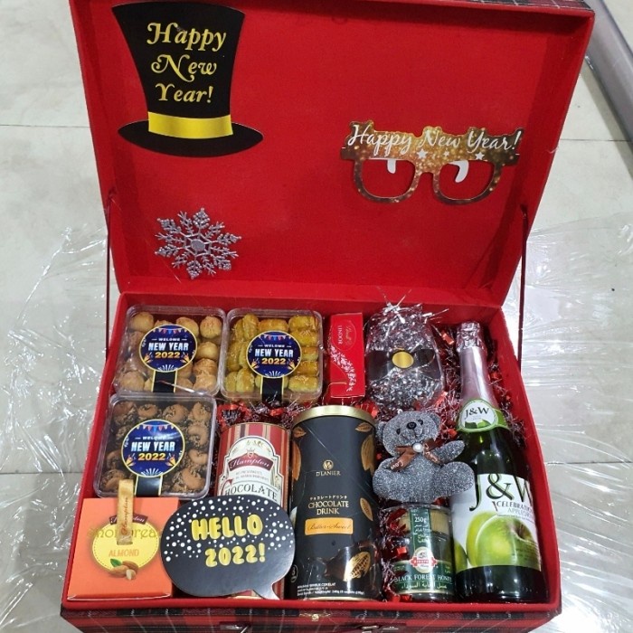 

Paket hampers tahun baru happy new year parcel kue kering wine 2 - Ganti wine...