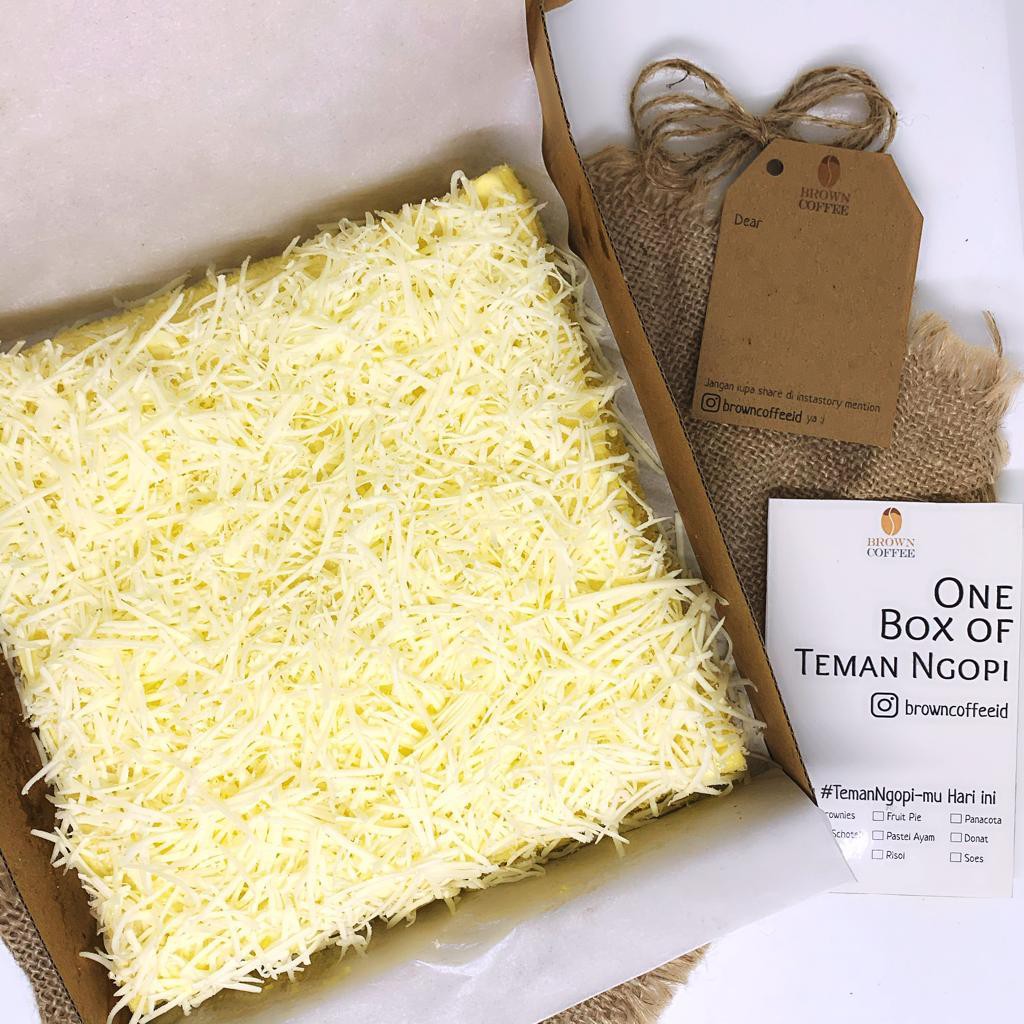 

Bolu Jadul Premium ( Sponge Cake ) Topping Keju Cokelat