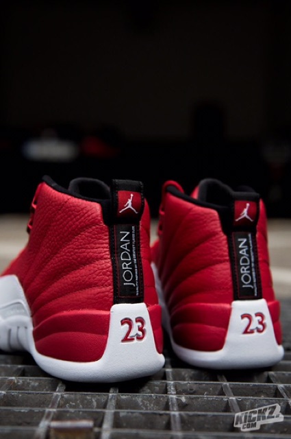 retro 12 low red