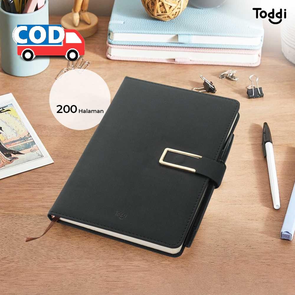 

Buku Jurnal Hardcover Kulit PU 200 Halaman 68GSM dengan Tali Pembatas dan Pengunci Magnet