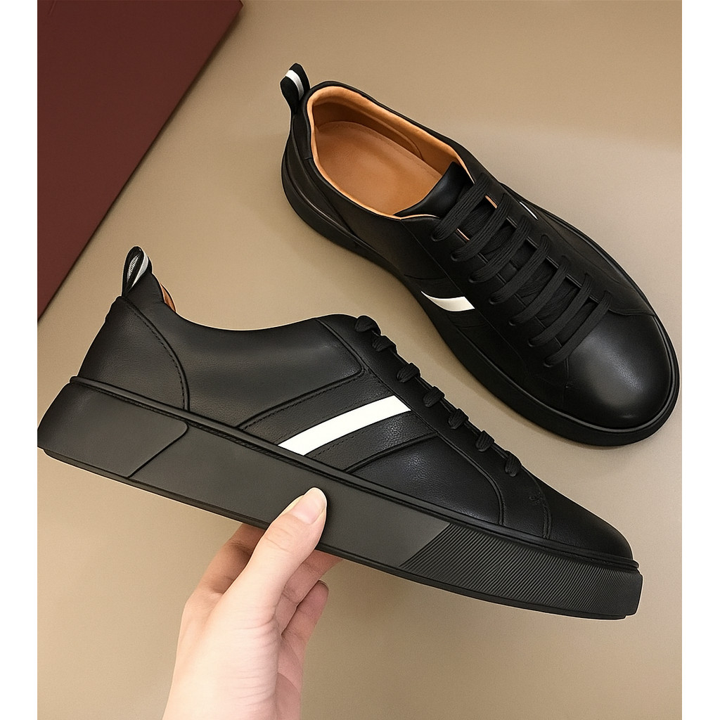 Sneakers Pria Kulit Hitam – Sepatu Elegan Black Leather Sneakers Casual Pria