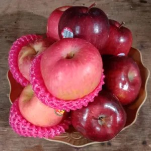 

parsel piring isi apel Fuji + merah B 1per pack