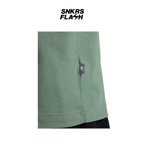 NEW BALANCE Tshirt Varsity Pennant Green Baju Lengan Pendek Pria  - MT51924DKJ - Size XL