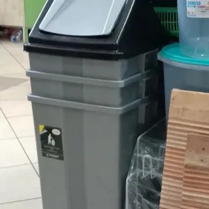 TEMPAT SAMPAH TUTUP BESAR