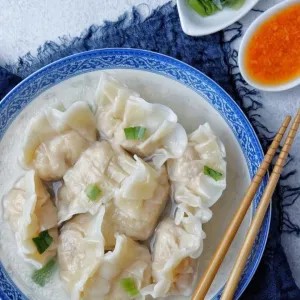 Pangsit  kuah (isi ayam)