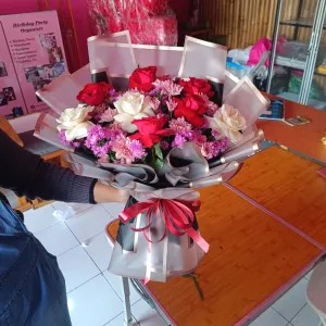 medium bouquet kertas putih transparan mawar putih merah mix aster pikok unggu