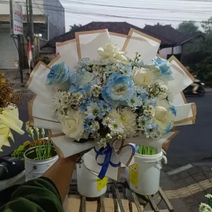 medium kertas putih mawar putih biru aster putih pikok putih