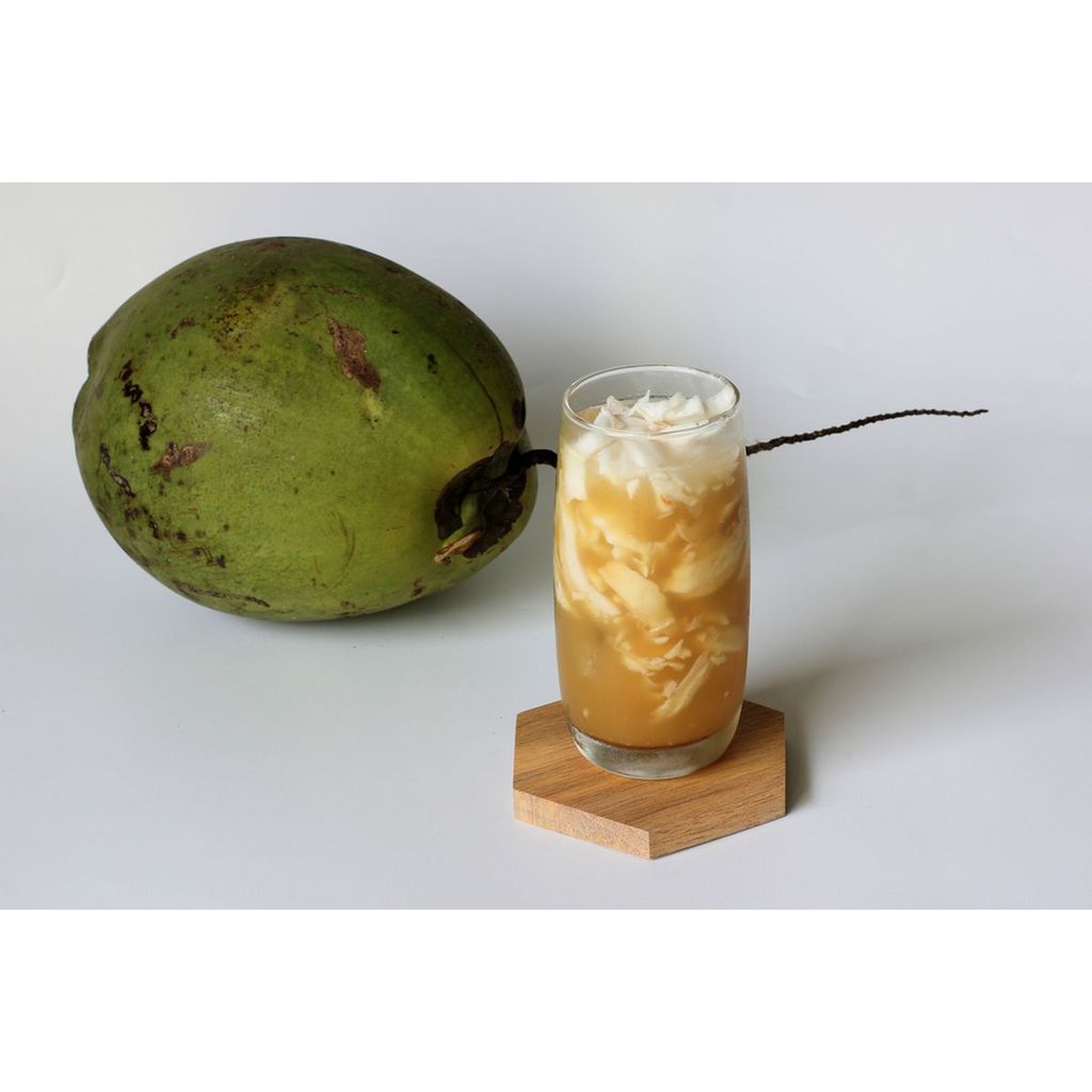 es kelapa muda sirup atau gula merah gelas sedang
