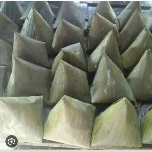 lontong kerucut daun pisang