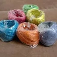 tali rafia warna warni