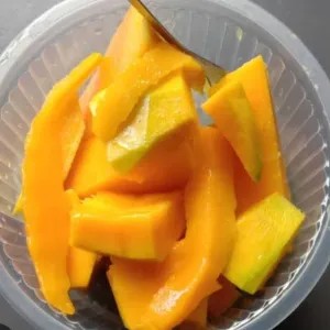 irisan buah mangga / mangga muda