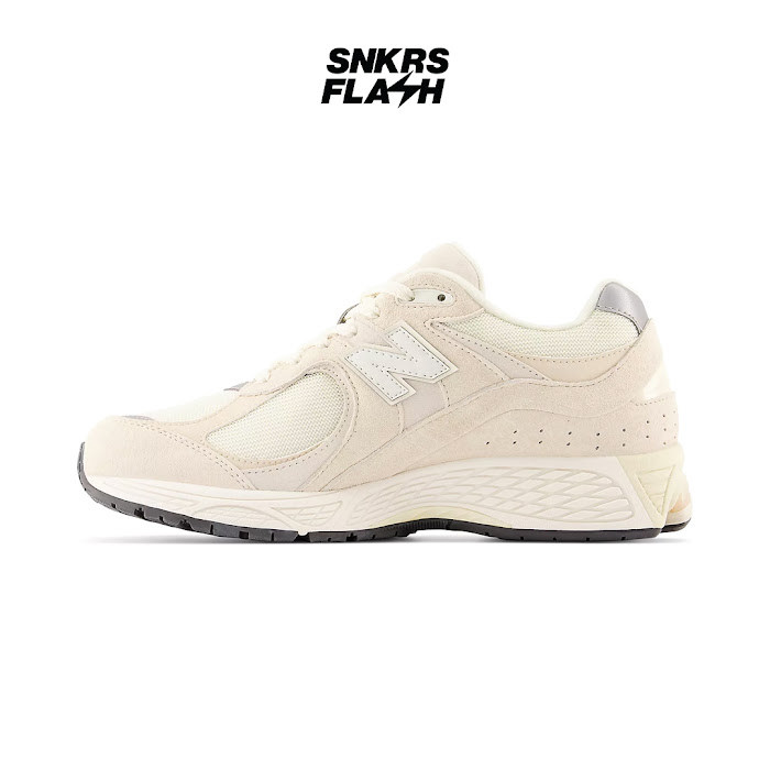 NEW BALANCE 2002R Cream Sepatu Sneakers Pria - M2002RCC - Size 40
