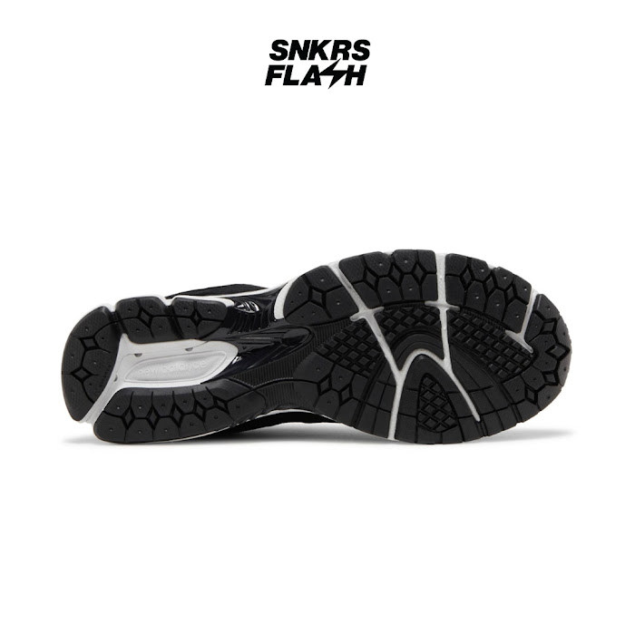 NEW BALANCE 2002 Black Gun Metal Sepatu Sneakers Pria - M2002RBK - Size 43