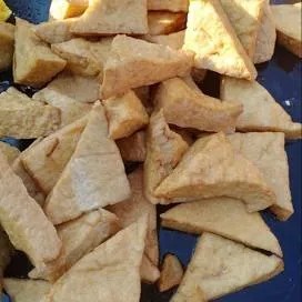 Tahu coklat segitiga