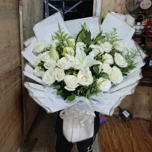 Hand Bouquet Mawar Merah Putih