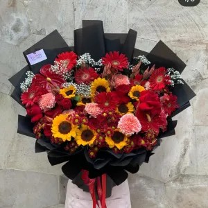 11.buket bunga mawar merah& bunga matahari plus gompie artificial