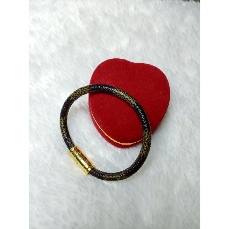 Gelang LV magnet by OSD