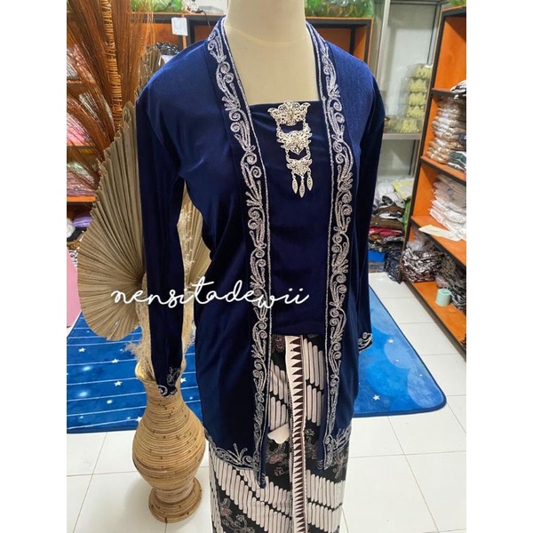 Kebaya Bludru Kutubaru - Body Panjang, Bordir Silver