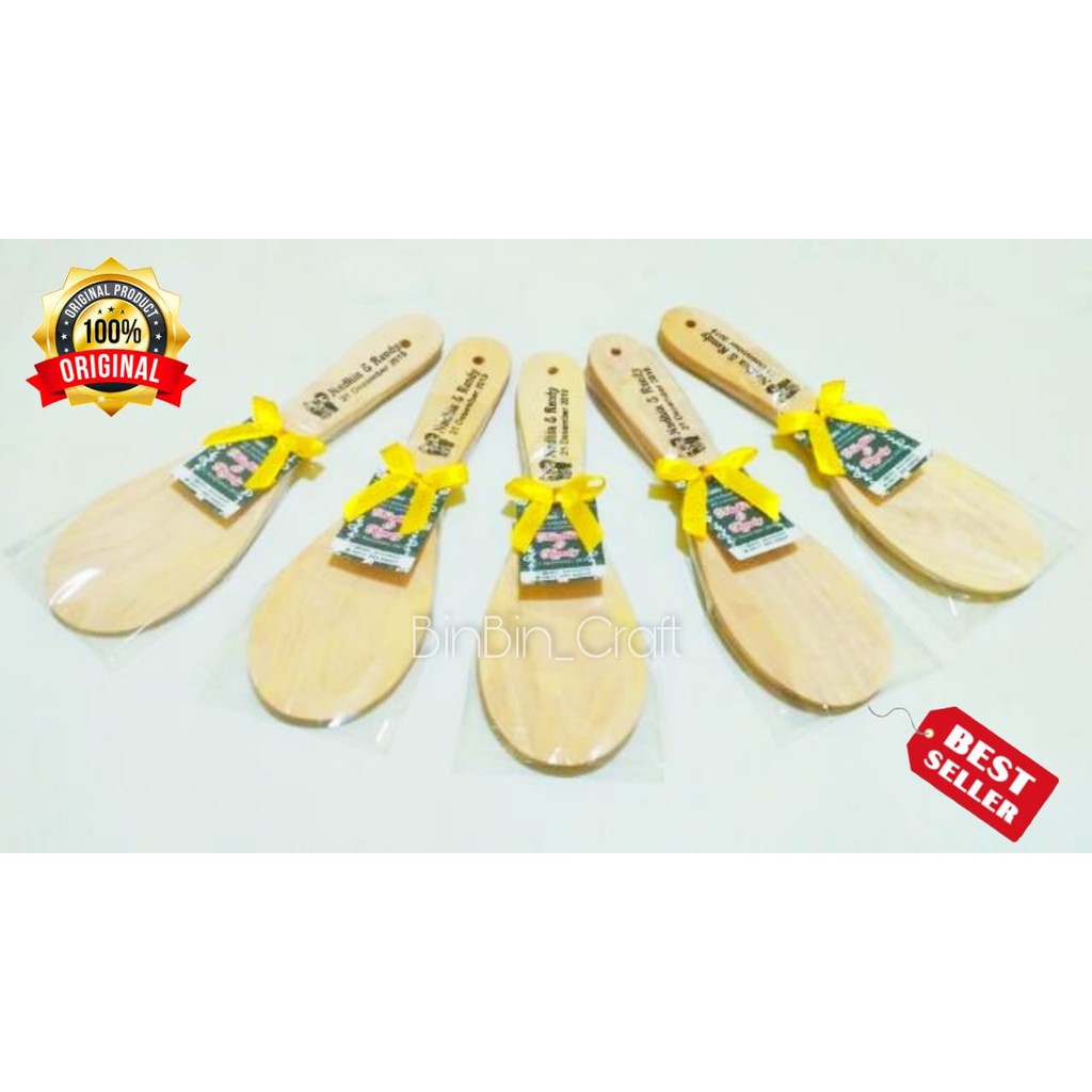 Souvernir Pernikahan Sovenir Murah Centong Nasi Kayu Sablon By Request Kemas Plastik Pita Kartu