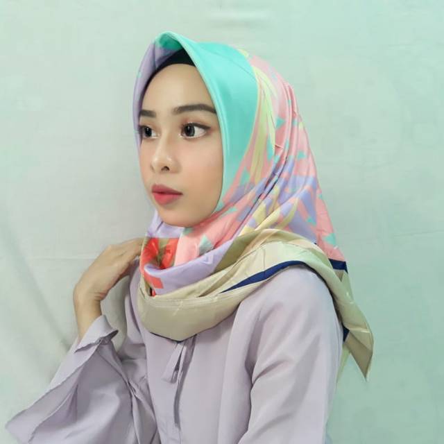 Hijab corak kombinasi