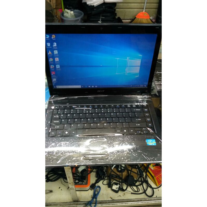 Laptop Acer i3.