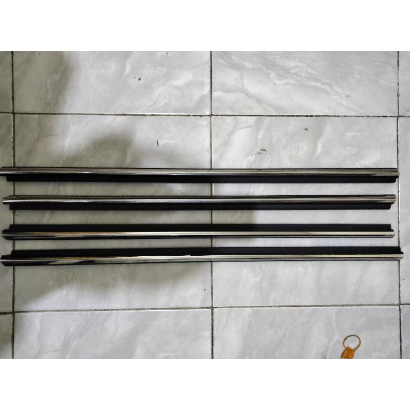 PELIPIT KACA PINTU LUAR RUSH TERIOS CHROME SET 4 PCS 2004-2017