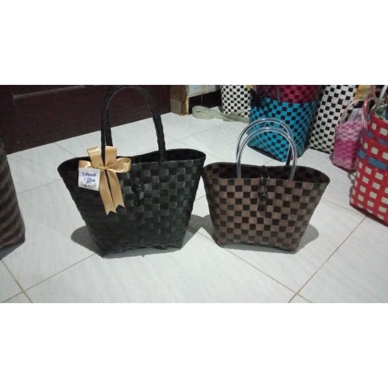 tas anyaman hitam polos