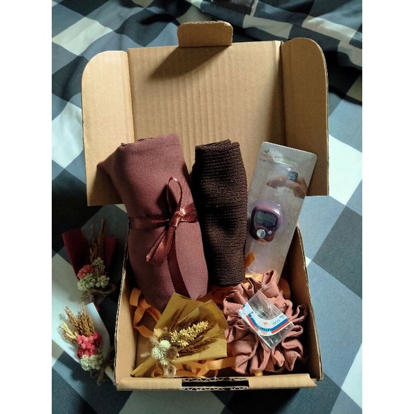 

GIFT BOX HIJAB KADO ULANG TAHUN HAMPERS TERMURAH BEBAS REQUEST