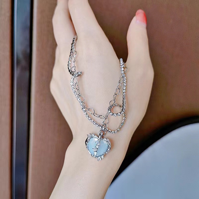 Kalung Bentuk Hati Aksen Glitter Bahan Zirkon Warna Biru Gaya Korea Untuk Wanita