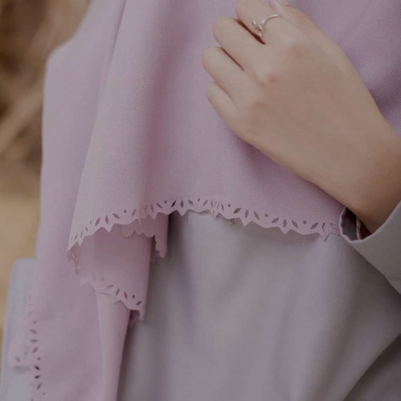 Jilbab polos / Scarf polos  / Hijab polos/ Kerudung Polos Segiempat polos VIONA SCARF by Tiermala
