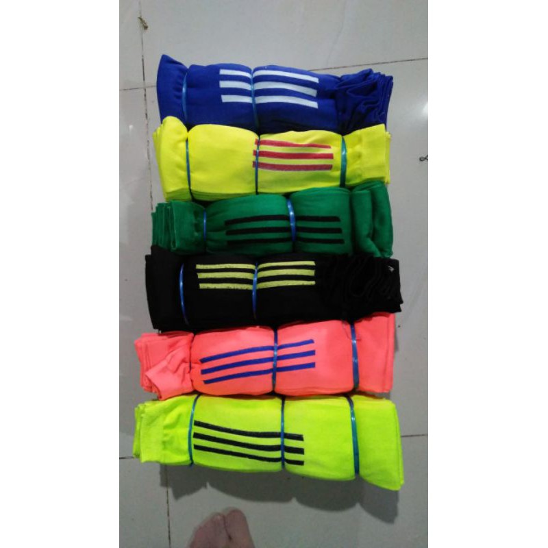Kaos kaki bola dewasa Lusinan