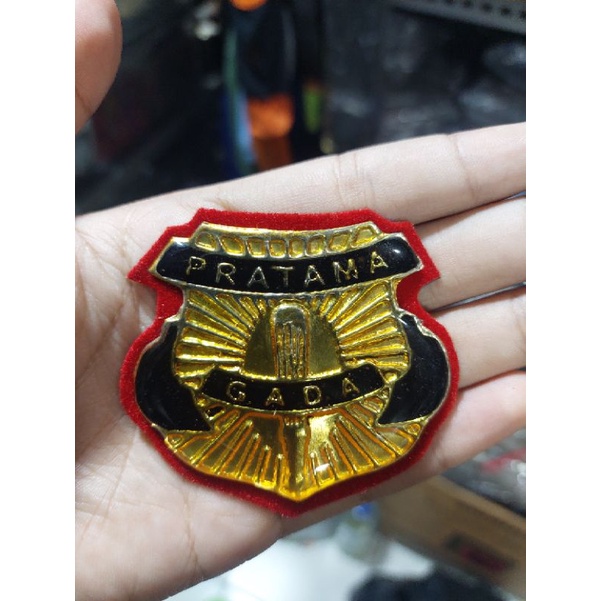 Pin gada pratama ukuran besar