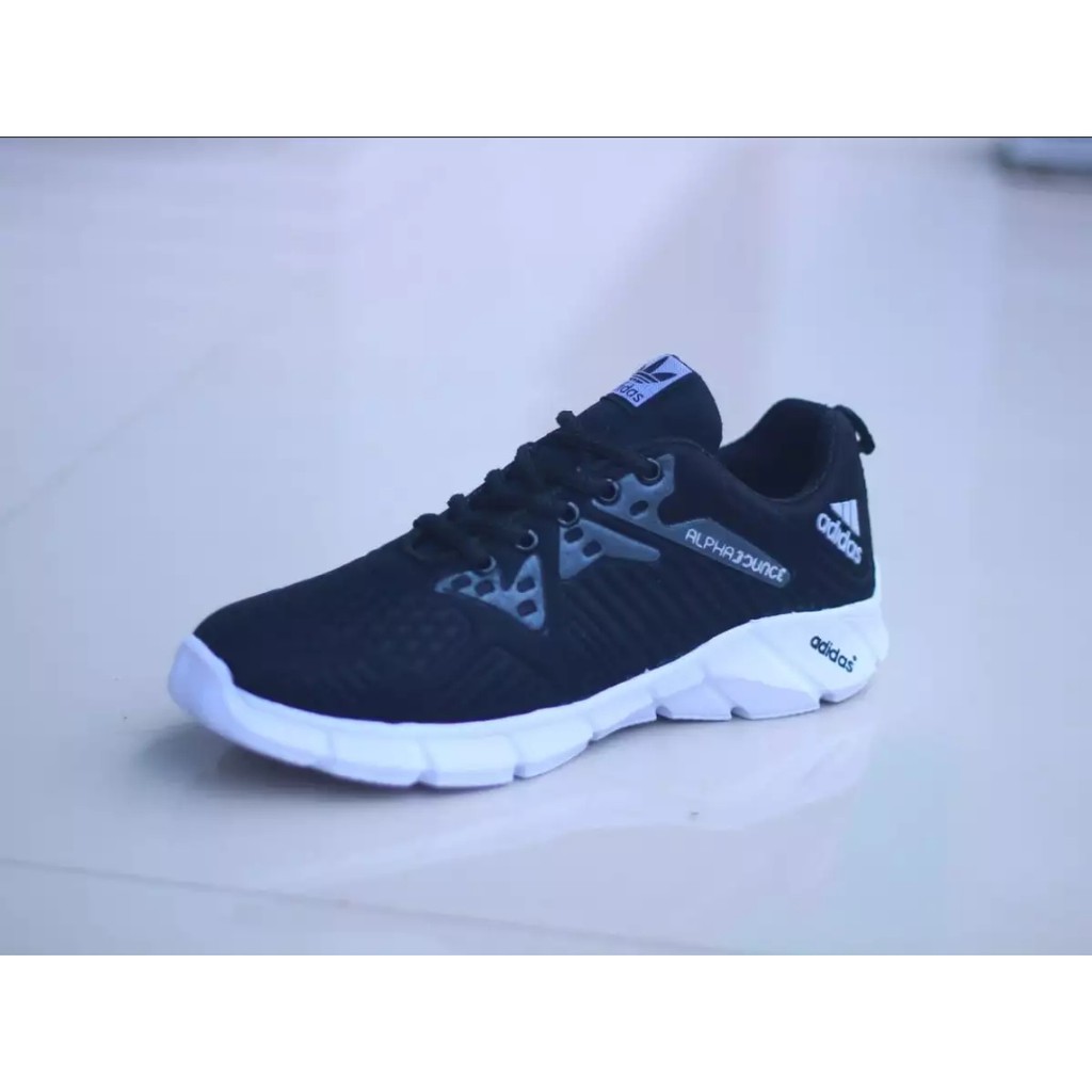 sepatu olahraga sepatu adinova ALPABOUNCE vietnam-hitam